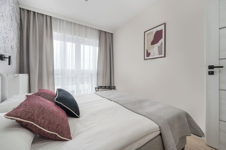 Bedroom 3, Wroclaw Apartment With Bathub by Renters, Środa Śląska