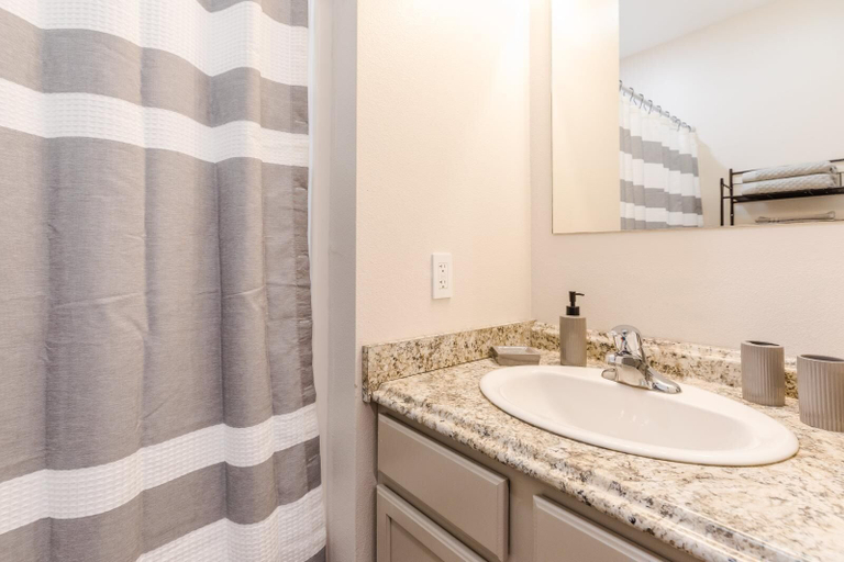 Bathroom 3, Aisling Suites, Cascade