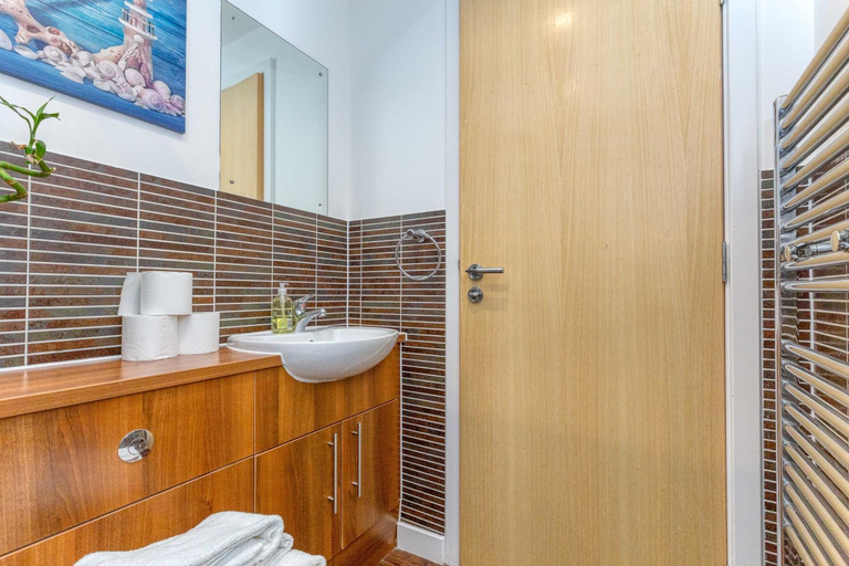Bathroom 3, Executive 7 Apartments, Glasgow