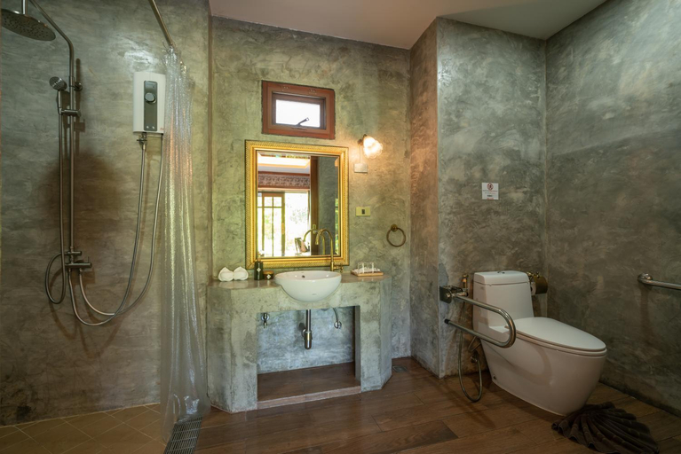 Bathroom 3, Kasayapi Hotel, Thon Buri