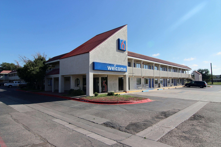 Exterior & Views 2, Motel 6 Amarillo, TX - Airport, Potter