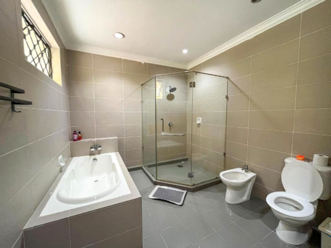 Bathroom 4