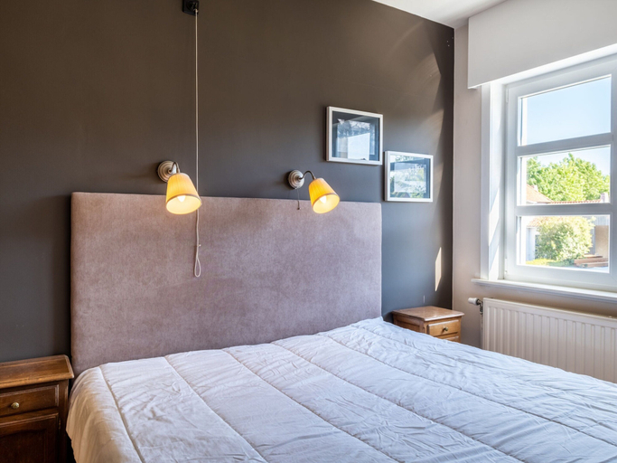 Room 2, Apartment in Koksijde With Terrace & Garden, West-Vlaanderen