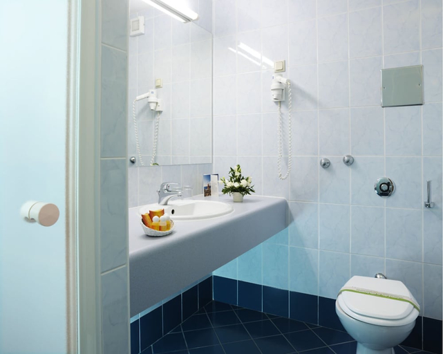 Bathroom, Hotel Mirna, Piran