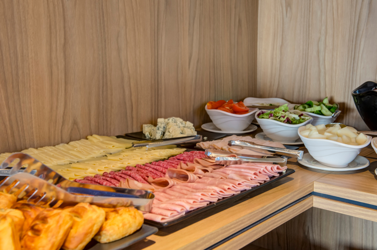Food & Drinks 5, Noru Hotel, St Julian's