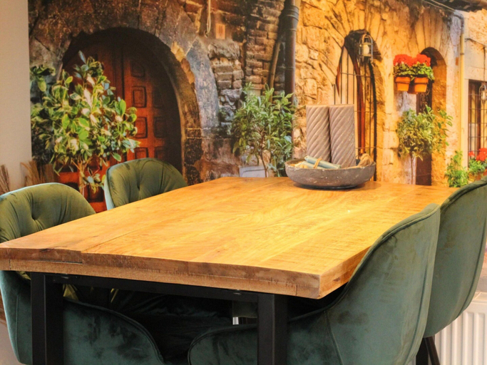 Dining 4, Charming Chalet With Spacious Enclosed Garden, Wieringen