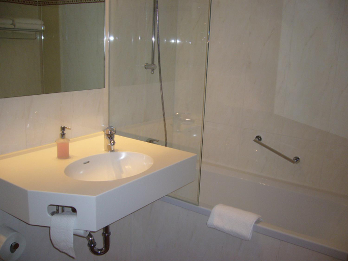 Bathroom 4, Alpenhotel Pfaffenwinkel, Weilheim-Schongau