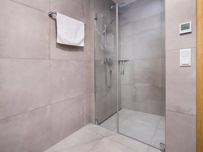 Bathroom 3, Exclusive Chalet With Sauna and Glacier View, Zell am See