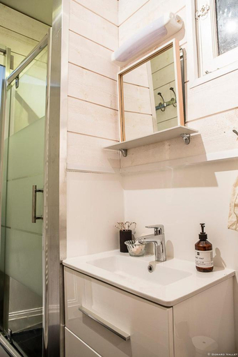 Bathroom 2, CHEVERUS 41 - Nice apartment near the Cathedral, Gironde
