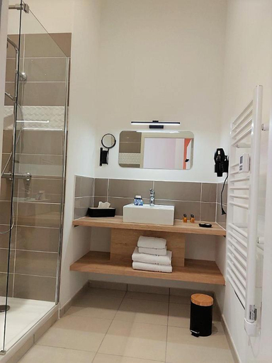 Bathroom 2, Le Chateau, Ardèche