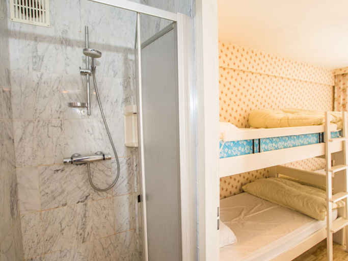 Bathroom 5, Charming Apartment With sea View, West-Vlaanderen