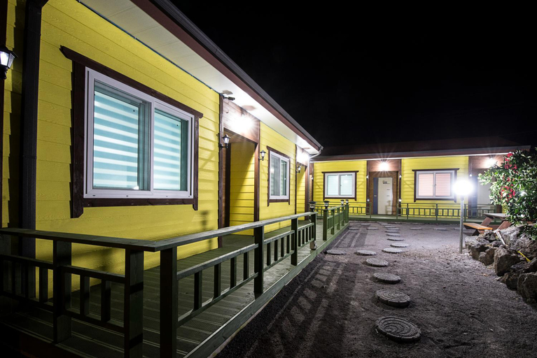 Exterior & Views 1, brassica folwer pension, Seogwipo