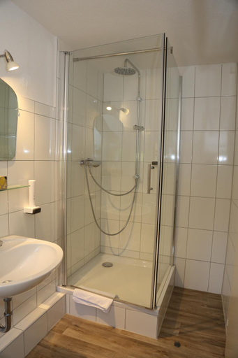 Bathroom, Hotel-Berggasthof Schwarzwaldperle, Ortenaukreis