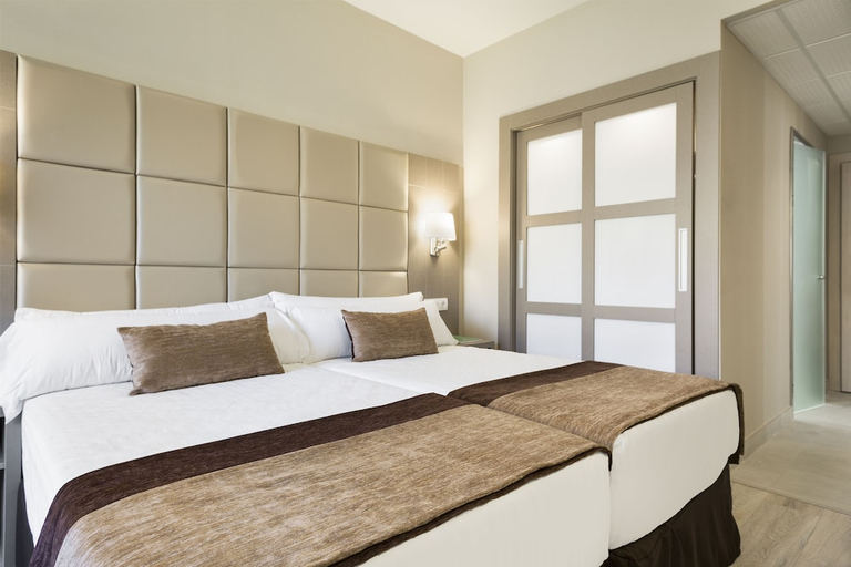 Bedroom 2, Hotel Front Maritim, Barcelona