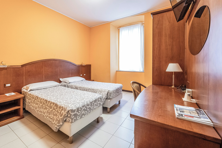 Bedroom 3, Hotel Italia, Trieste