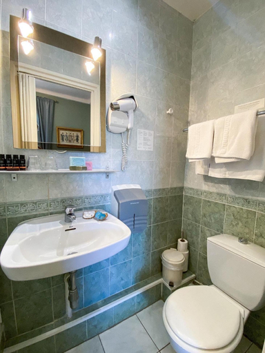 Bathroom 5, Le Ponteil, Alpes-Maritimes