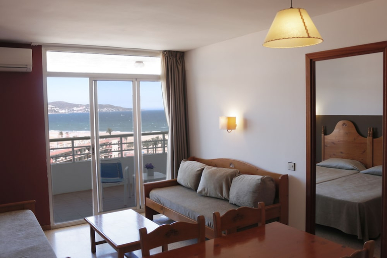 Bedroom 3, Xon's Platja ApartHotel, Girona