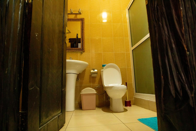 Bathroom 4, Hakuna Matata Lodge, Rubavu
