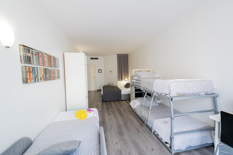 Bedroom 2, Aparthotel Atenea Calabria, Barcelona