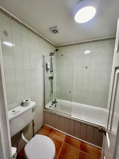 Bathroom 5, Whites Hotel, Newcastle upon Tyne