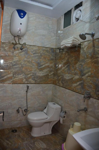 Bathroom, Hotel Basera Brij Bhoomi, Mathura
