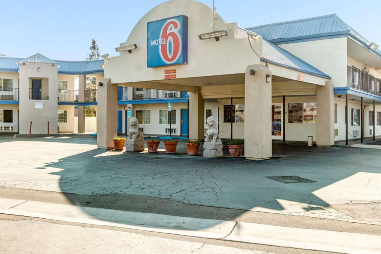Exterior & Views 2, Motel 6 Visalia, CA, Tulare
