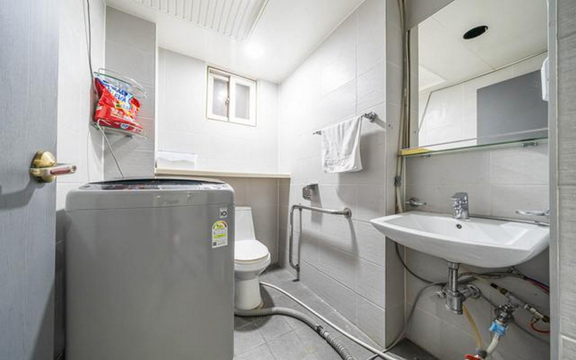 Bathroom 3, Incheon Sinpo Donkey Hotel, Jung