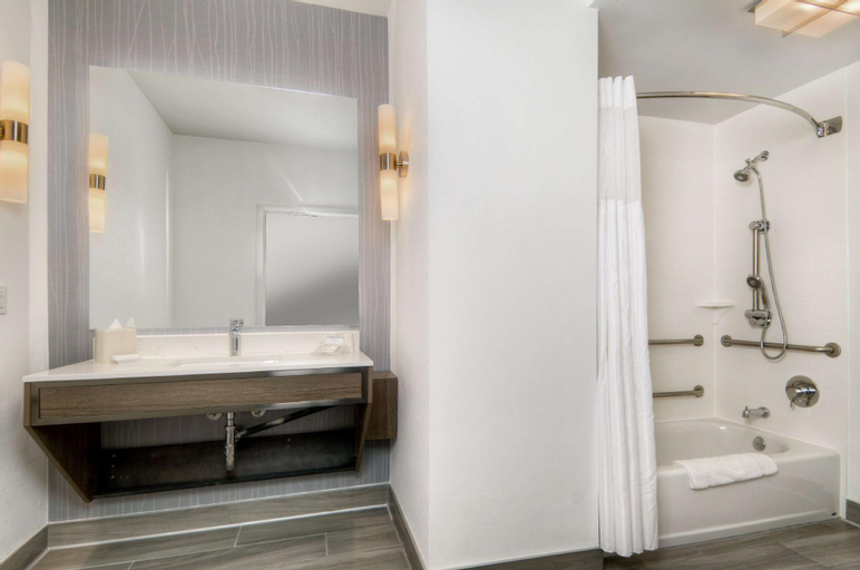 Bathroom 14