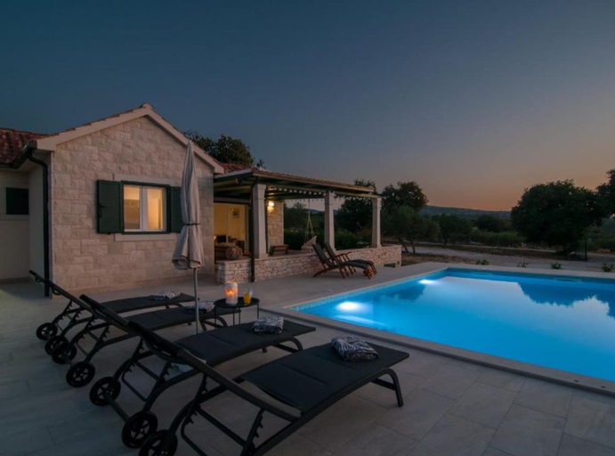 Sport & Beauty, Holiday Home Blato, Postira