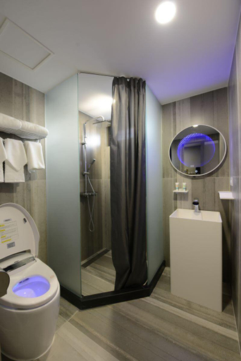 Bathroom 4, Wyndham Garden Guam, Tumon