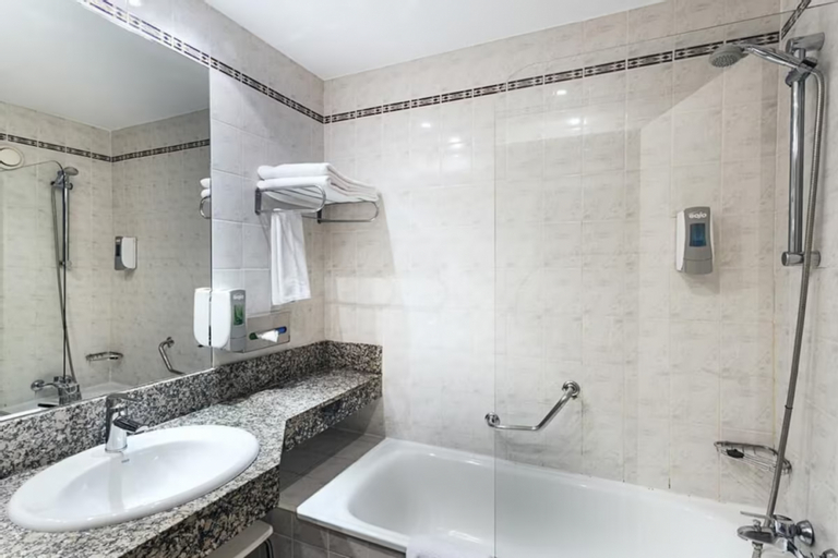 Bathroom 3, B&B Hotel Alicante, Alicante