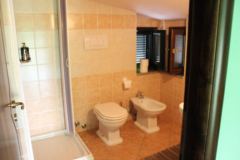 Bathroom 3, La Collina, Cosenza