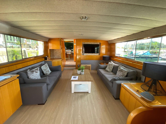 Exterior 3, Exclusive Yacht With a Roof Terrace, Charente-Maritime