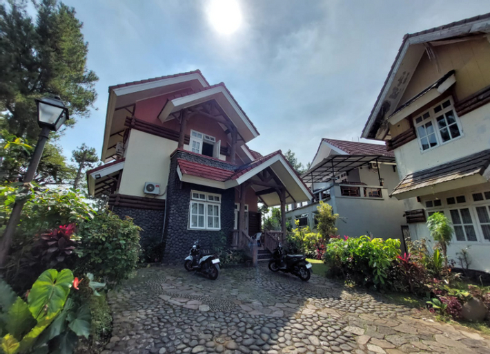 Exterior & Views, Villa puncak bogor kota bunga 3 kamar ada kolam pribadi dan karoke, Cianjur