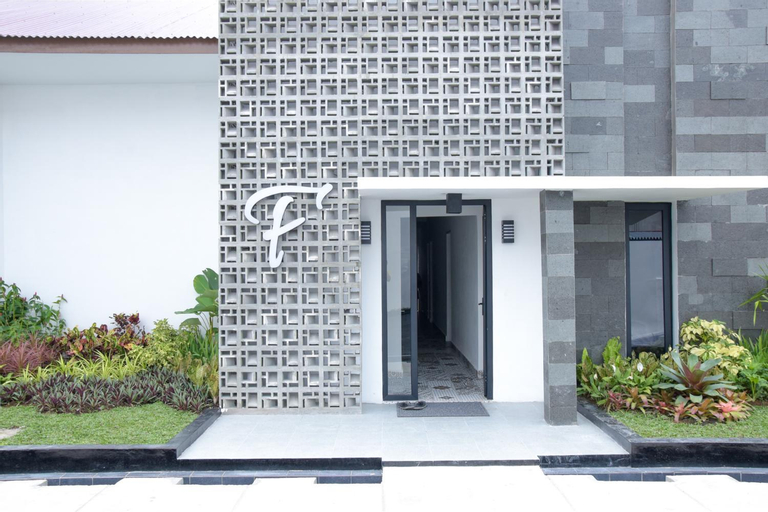 Exterior 6