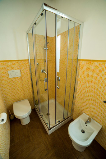 Bathroom 3, Il Tiglio, Catania