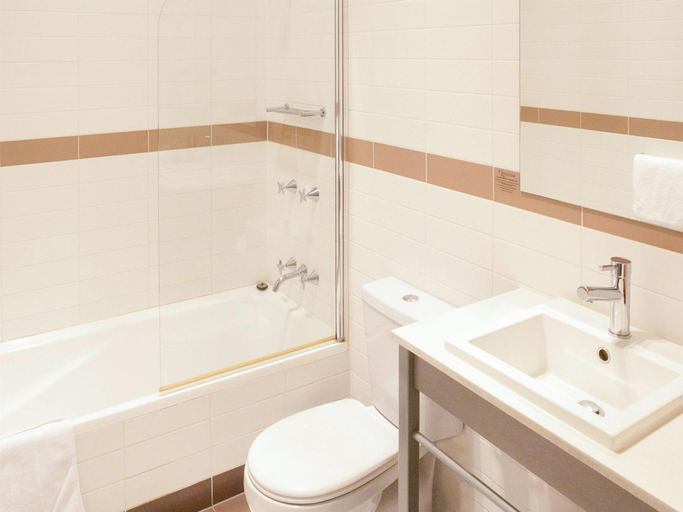 Bathroom 14