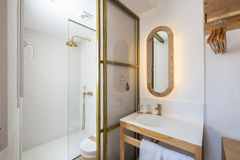 Bathroom 3, Nao Catedral Boutique Hotel, Baleares