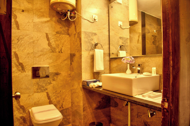 Bathroom 3, Goroomgo Palm Bhimtal, Nainital