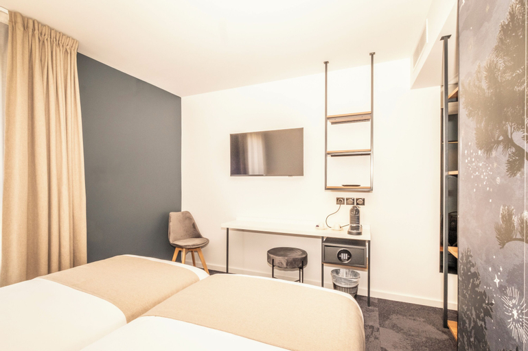 Bedroom 30