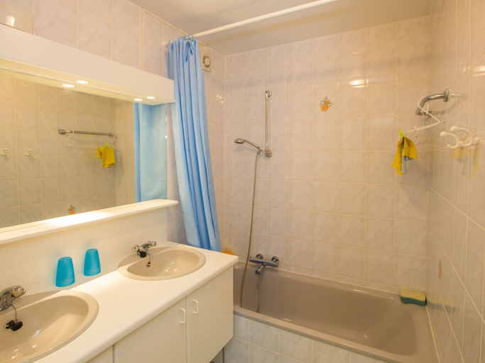 Bathroom 5, Green Garden Blok 10 2 Bedrooms on Floor 0, West-Vlaanderen