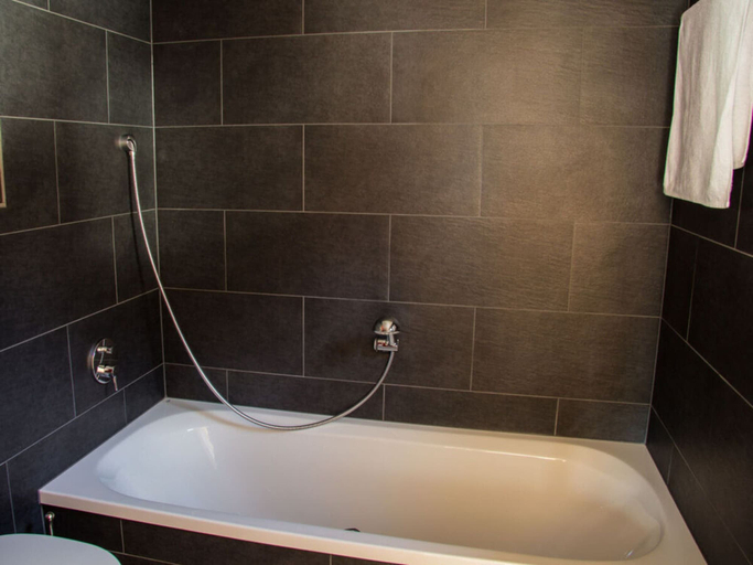 Bathroom 5, Ferienwohnung Mondholz, Garmisch-Partenkirchen