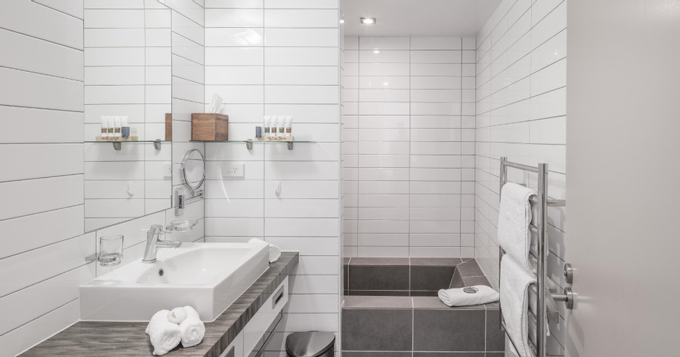Bathroom 12