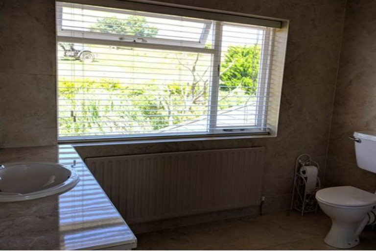 Bathroom, Seafield Farmhouse
