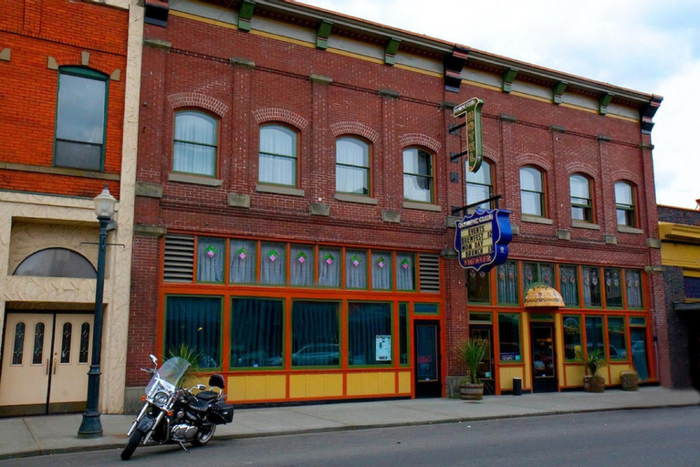 Exterior & Views