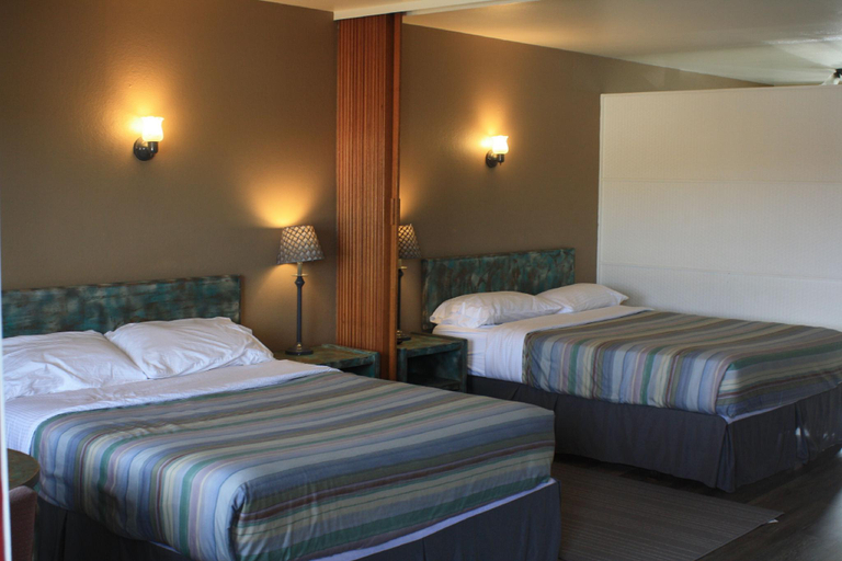 Bedroom 3, Manor Lodge Motel, Whitman