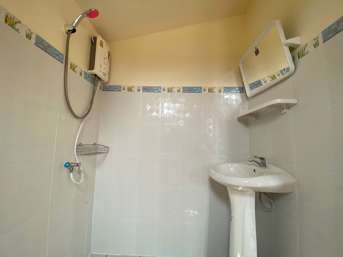 Bathroom 3, Hinpha homestay, Pua