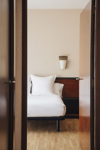 Bedroom 3, Hotel Derby, Barcelona