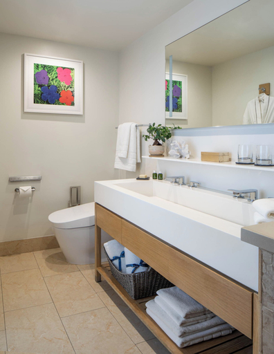 Bathroom 5, Malibu Beach Inn, Los Angeles