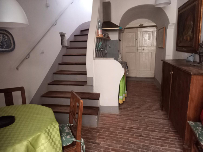 Bedroom 1, Mamatroco, Genova